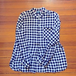 🌊Navy and white check button down top🦪